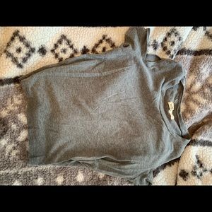 gray no shoulder hollister tee! ♡